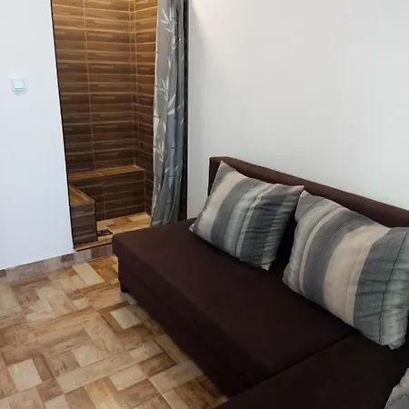 Apartmán Koezponti 2 *